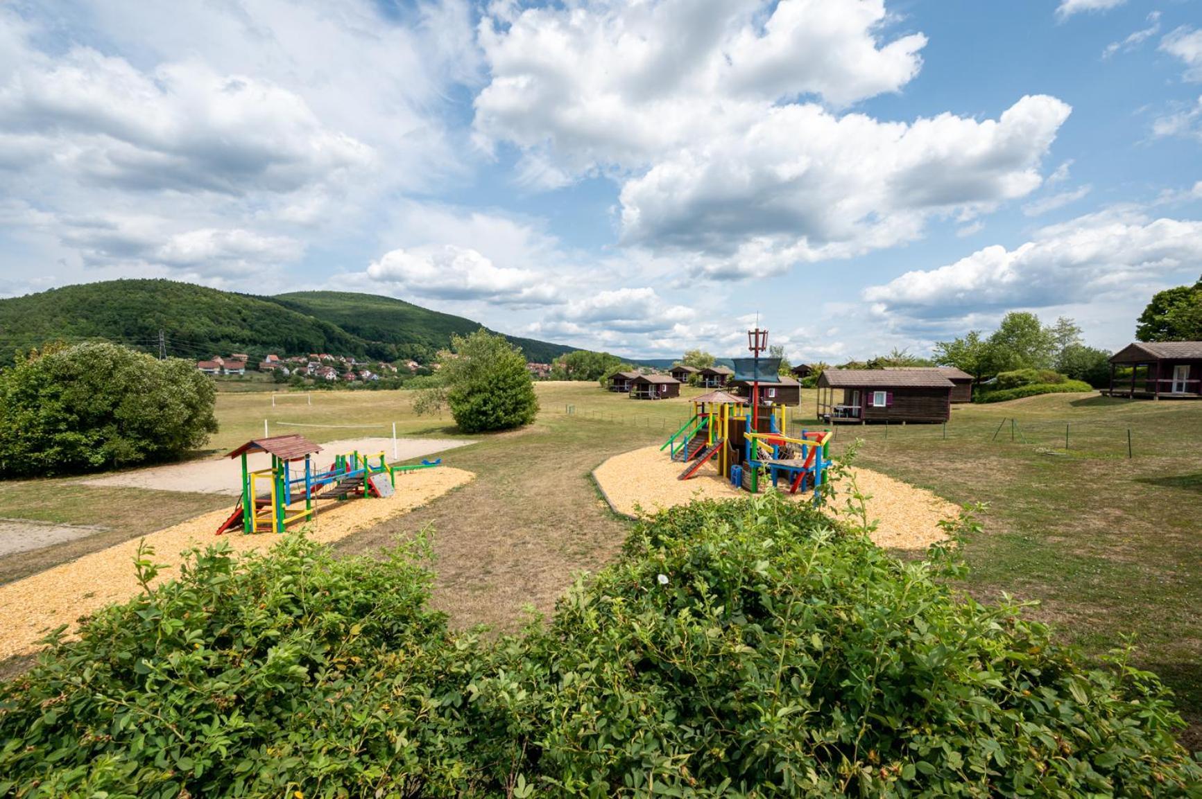 Camping Les Vosges Du Nord Oberbronn Exterior foto